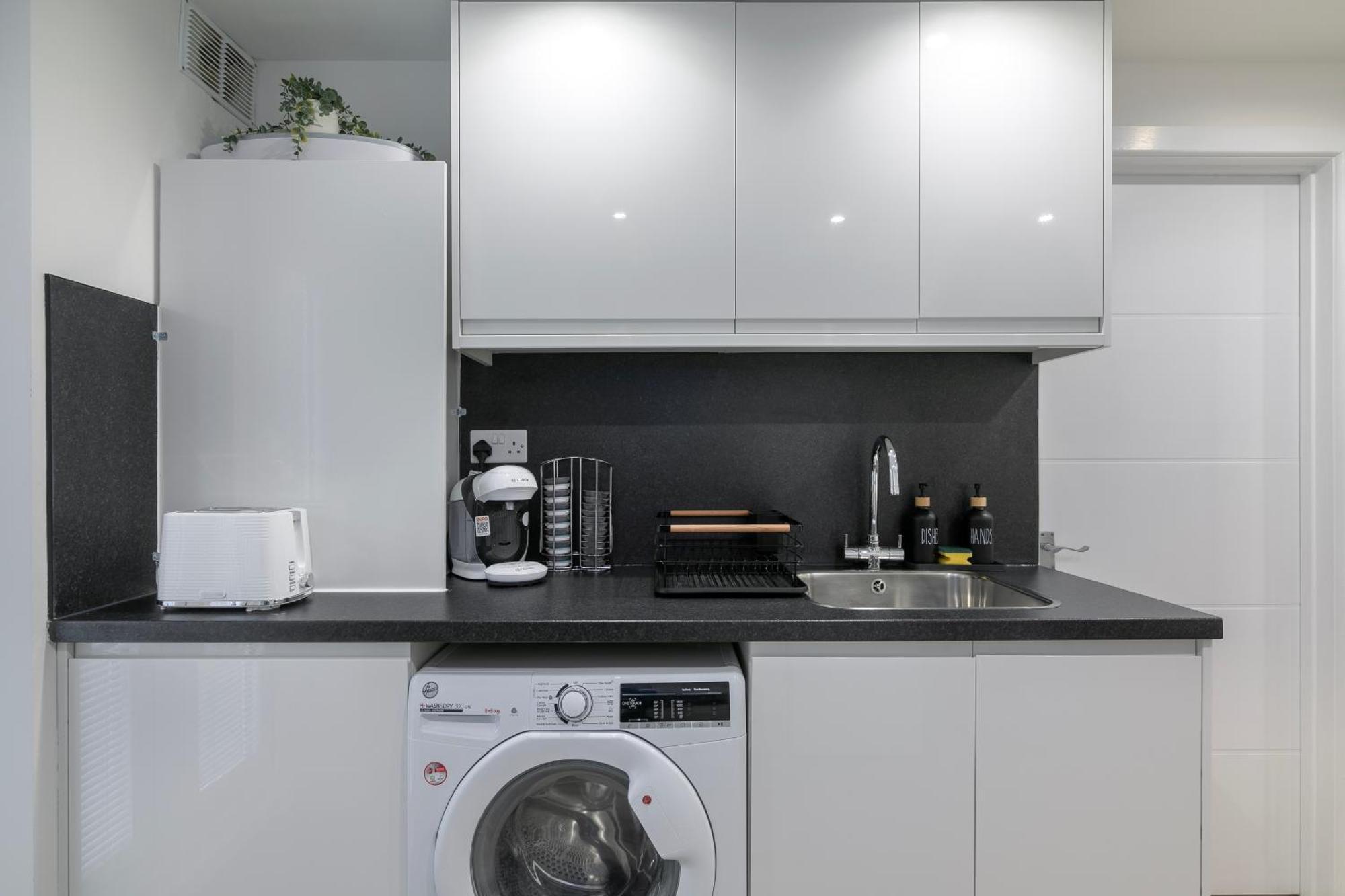 Flat In Queens Park Лондон Екстериор снимка