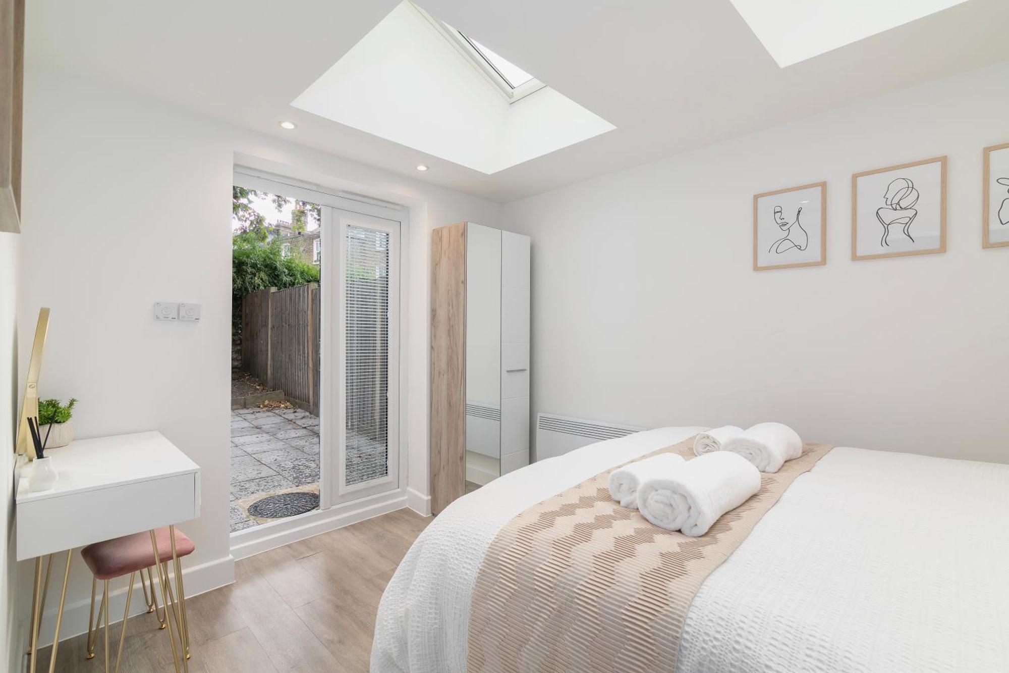 Flat In Queens Park Лондон Екстериор снимка